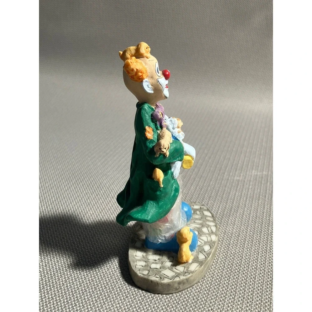 Stone‎ Ave Collectors Clown and Puppies Figurine
